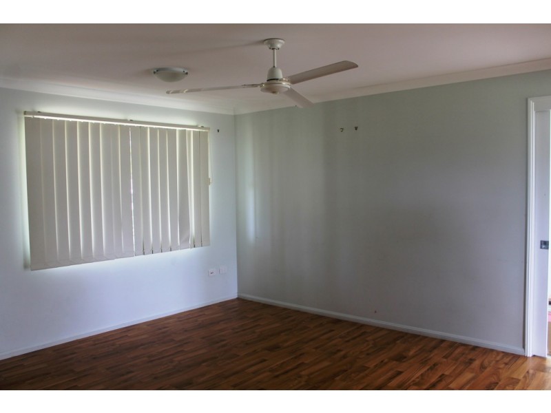 12 Hickman Street, Bororen QLD 4678