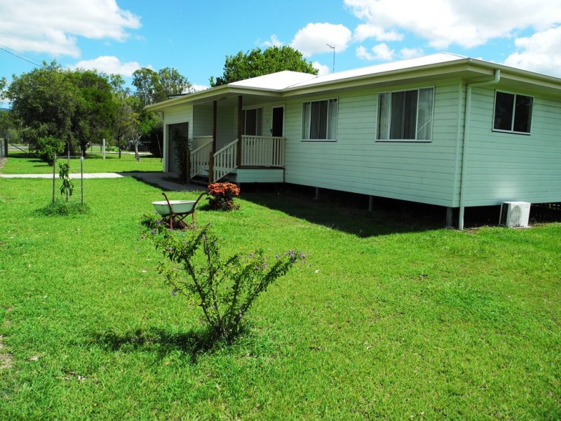 12 Hickman Street, Bororen QLD 4678