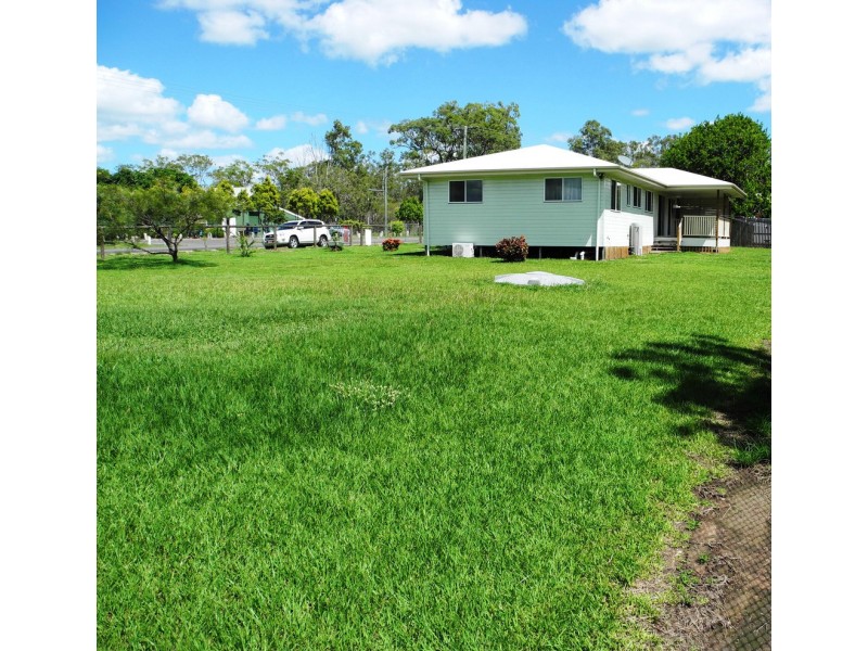 12 Hickman Street, Bororen QLD 4678
