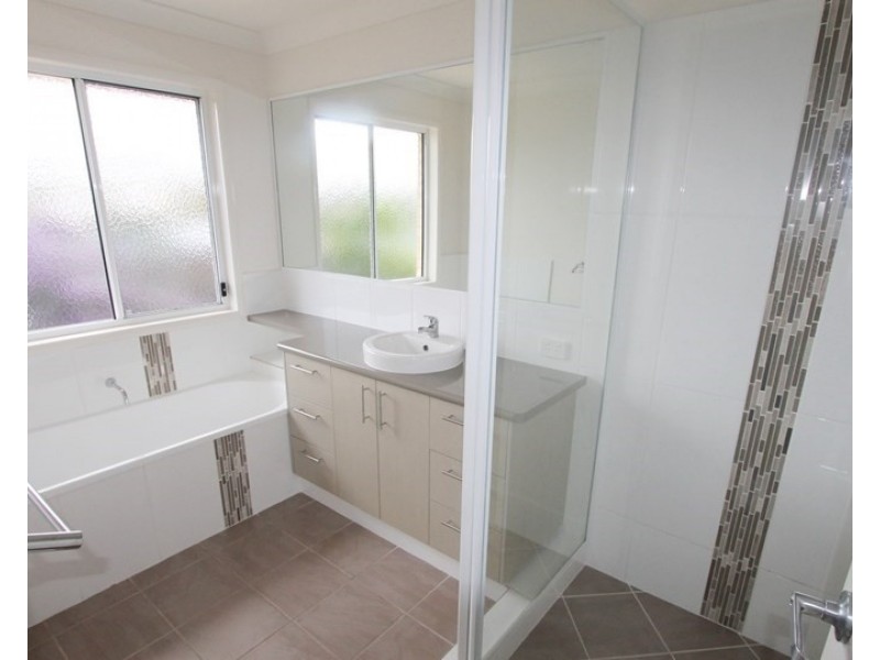 37 Koowin Drive, Kirkwood QLD 4680