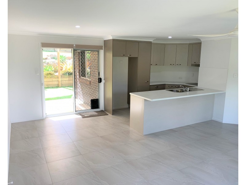 10 Curtis Avenue, Boyne Island QLD 4680