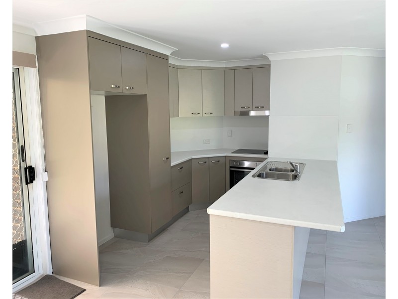 10 Curtis Avenue, Boyne Island QLD 4680