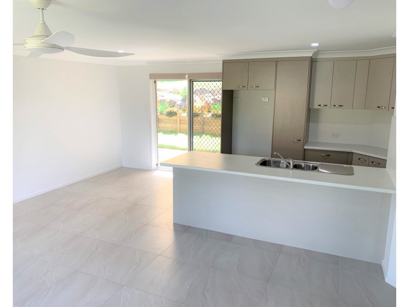 10 Curtis Avenue, Boyne Island QLD 4680