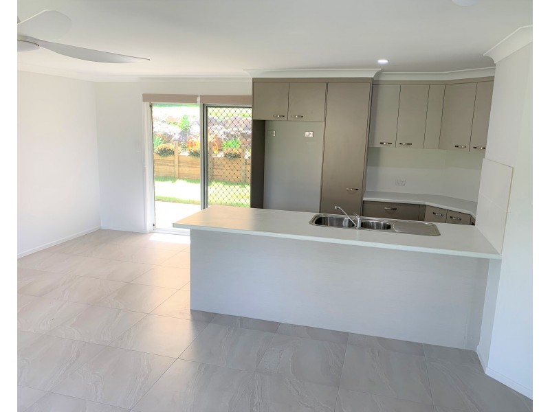 10 Curtis Avenue, Boyne Island QLD 4680