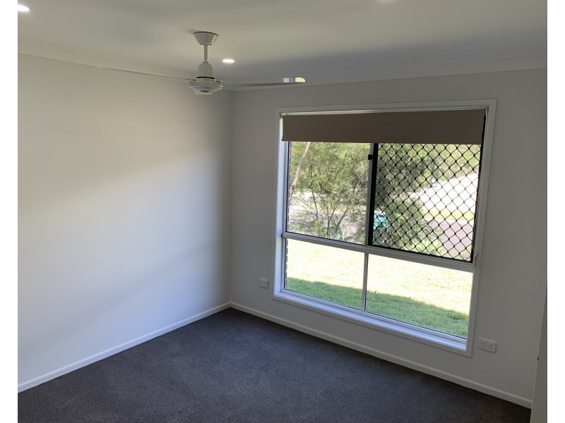 10 Curtis Avenue, Boyne Island QLD 4680