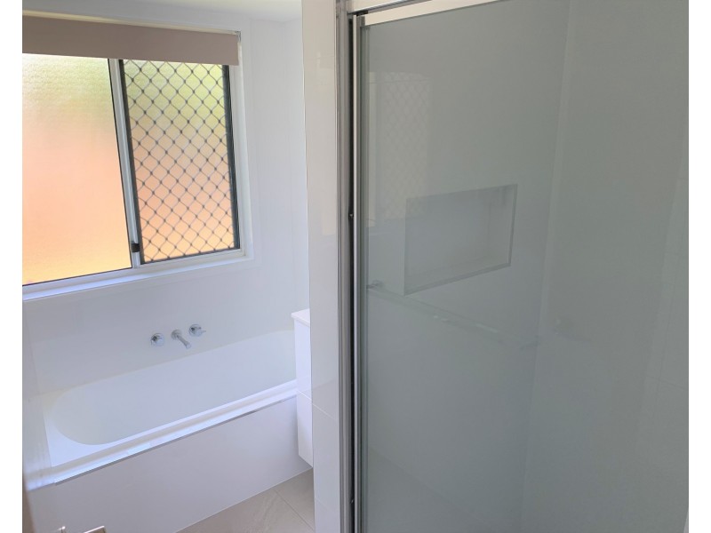 10 Curtis Avenue, Boyne Island QLD 4680