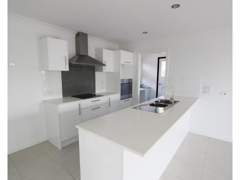 17 Stewart Street, West Gladstone QLD 4680