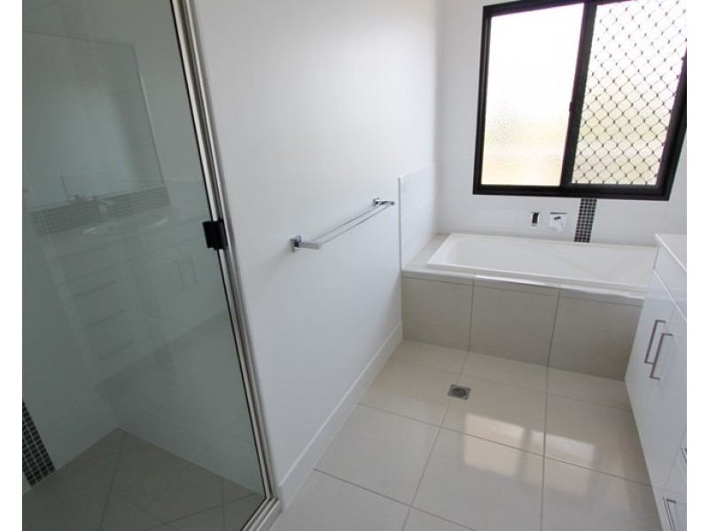 17 Stewart Street, West Gladstone QLD 4680