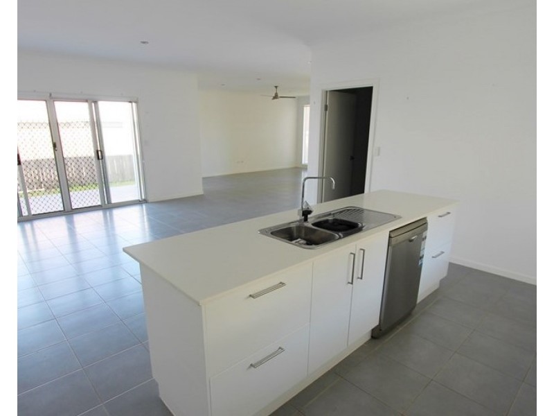 3 Windjana Court, New Auckland QLD 4680