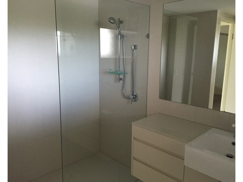 14/2 The Promenade, Boyne Island QLD 4680