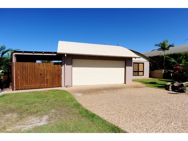 33 PRYDE STREET, Tannum Sands QLD 4680