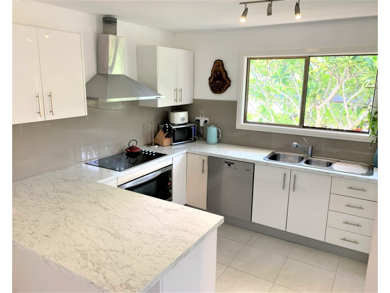 13 Marina Avenue, Boyne Island QLD 4680