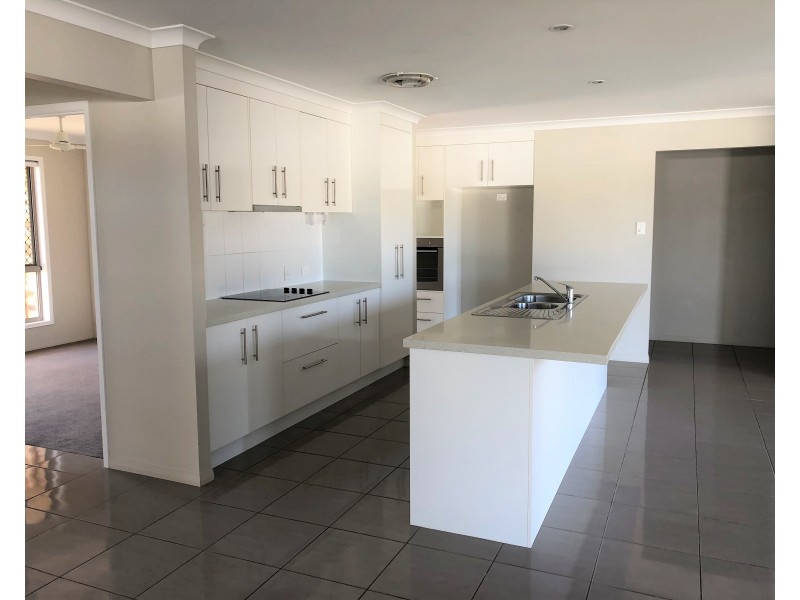 12 Namadgi Terrace, New Auckland QLD 4680