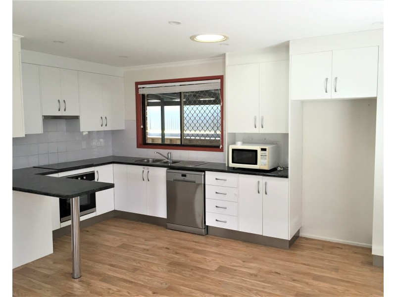 10 Fitzroy Court, Boyne Island QLD 4680