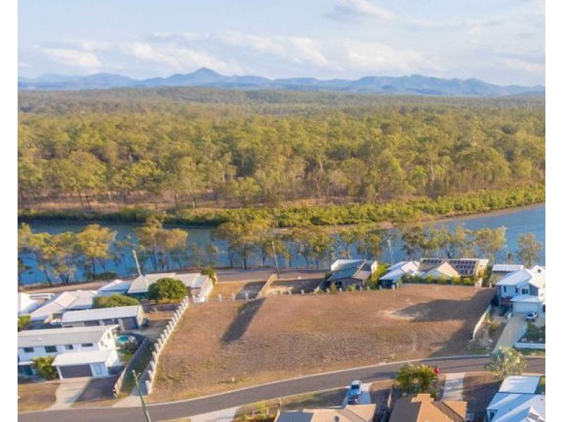 7 Richard Street, Boyne Island QLD 4680
