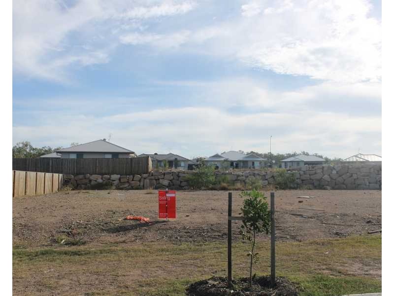 14 Clover Crescent, Boyne Island QLD 4680