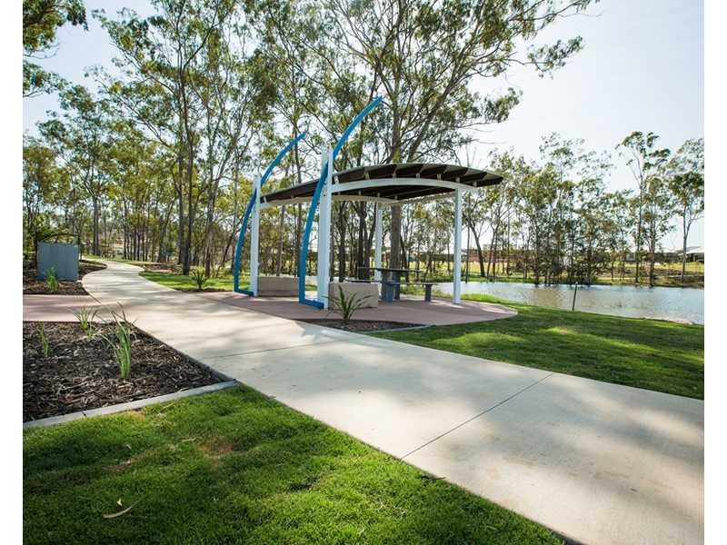 14 Clover Crescent, Boyne Island QLD 4680