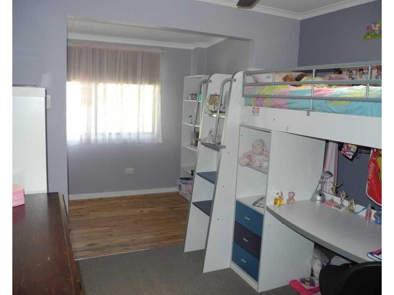 8 Andrew Court, Boyne Island QLD 4680