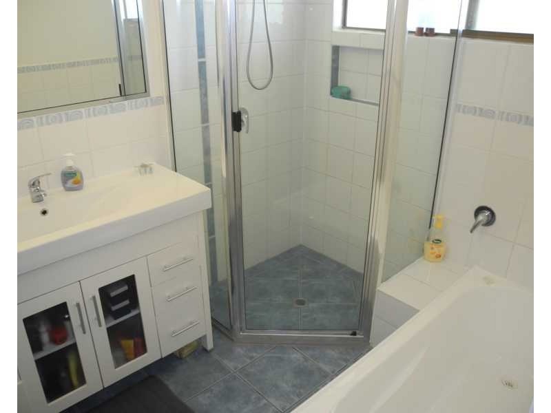 8 Andrew Court, Boyne Island QLD 4680