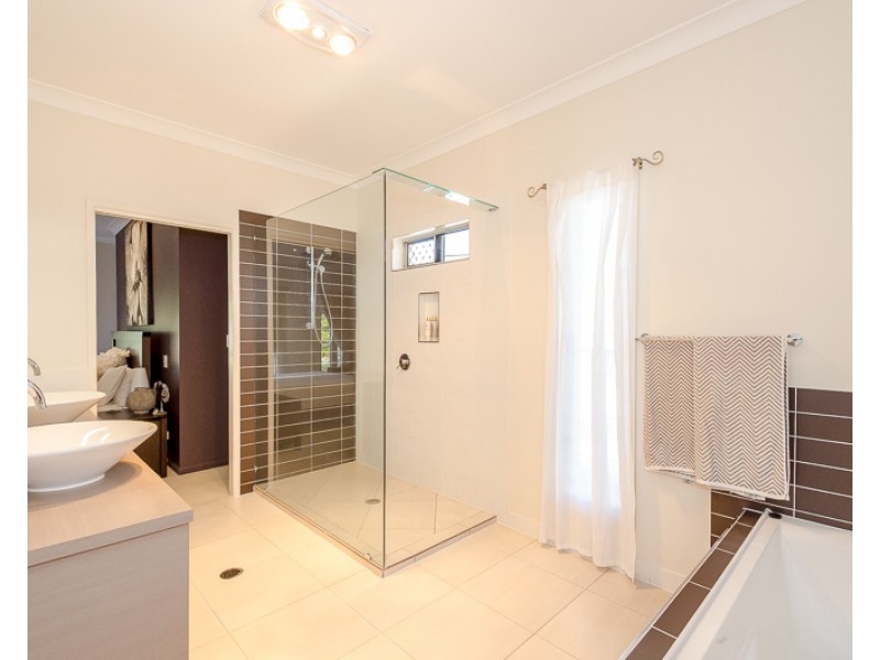 7 Caitlin Court, Boyne Island QLD 4680