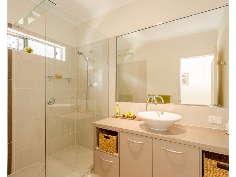 7 Caitlin Court, Boyne Island QLD 4680