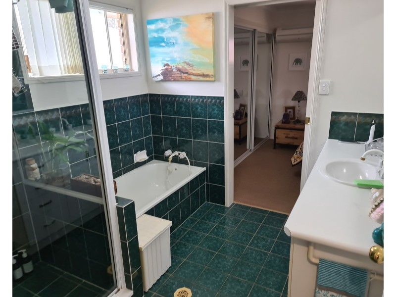 11 Geoffrey Thomas Drive, Tannum Sands QLD 4680