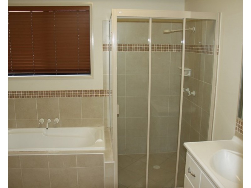 24 DOUGLAS ST, Tannum Sands QLD 4680