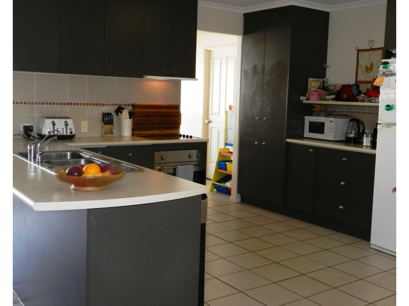 24 DOUGLAS ST, Tannum Sands QLD 4680