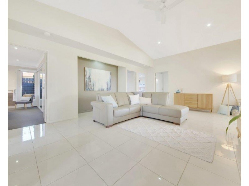31 Mcleod St, Boyne Island QLD 4680