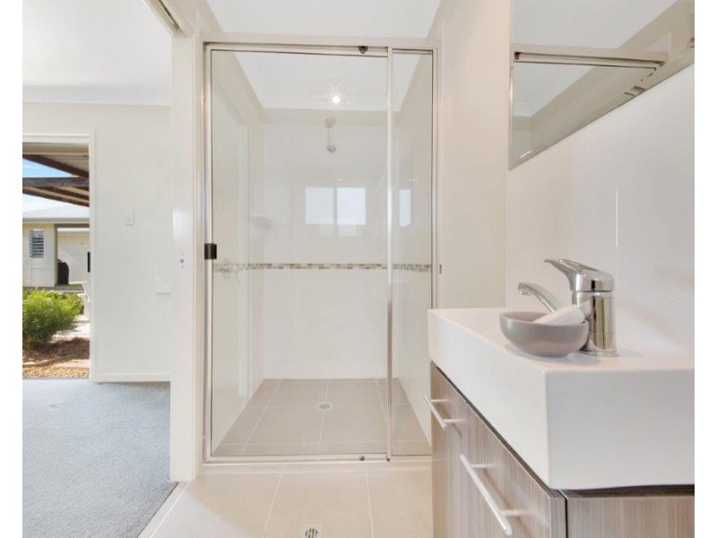 31 Mcleod St, Boyne Island QLD 4680