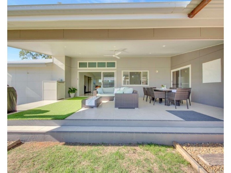 31 Mcleod St, Boyne Island QLD 4680