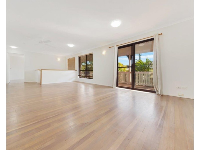 27 TYSON CRESCENT, Tannum Sands QLD 4680