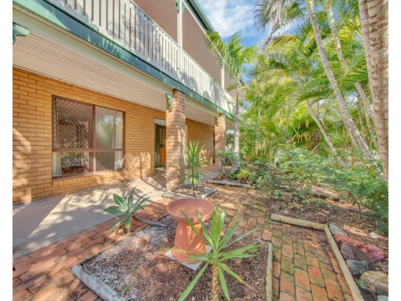 27 TYSON CRESCENT, Tannum Sands QLD 4680