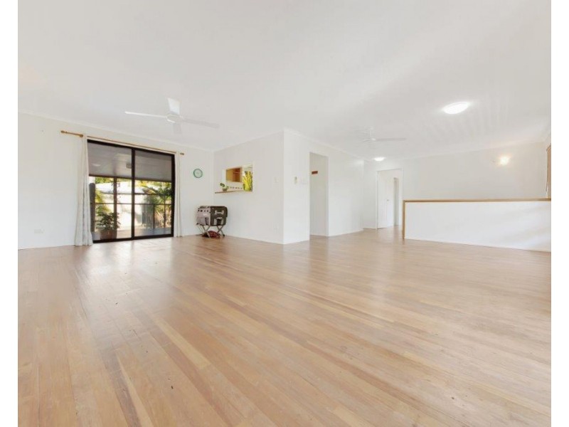 27 TYSON CRESCENT, Tannum Sands QLD 4680