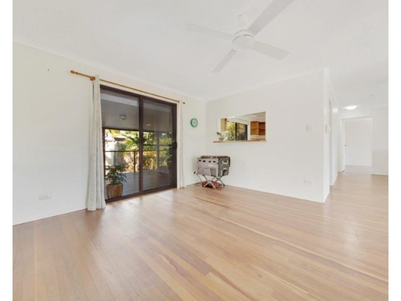 27 TYSON CRESCENT, Tannum Sands QLD 4680