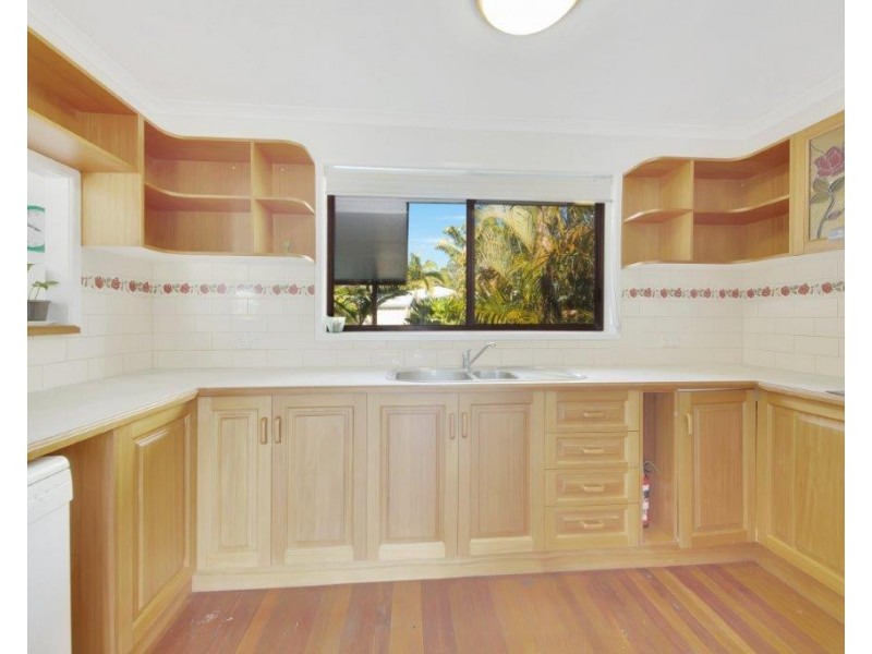 27 TYSON CRESCENT, Tannum Sands QLD 4680