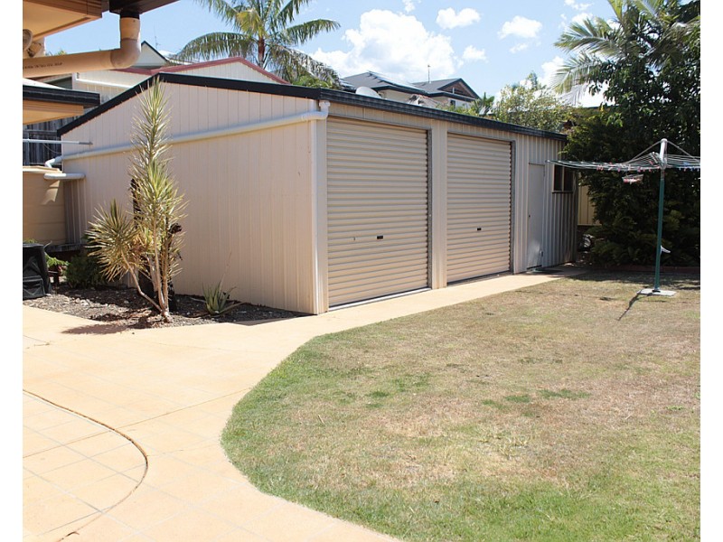 33 WYNDHAM AVENUE, Boyne Island QLD 4680