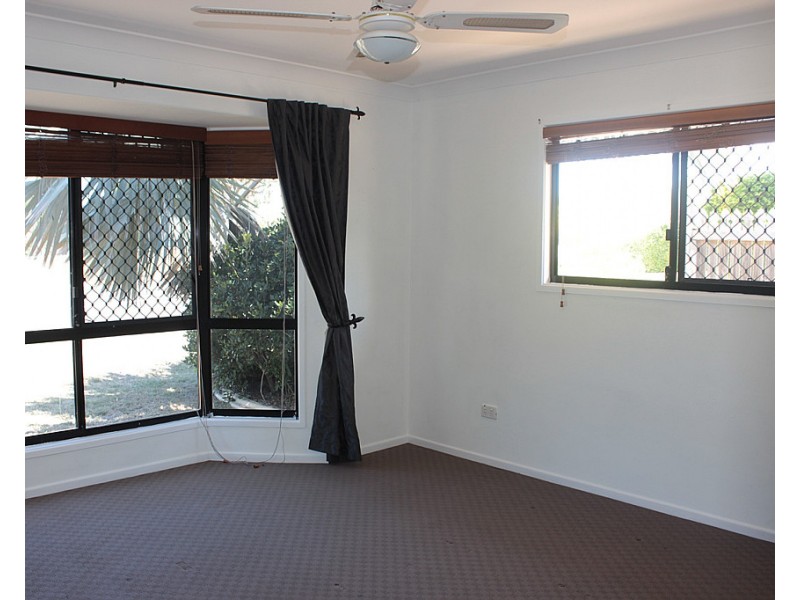 33 WYNDHAM AVENUE, Boyne Island QLD 4680