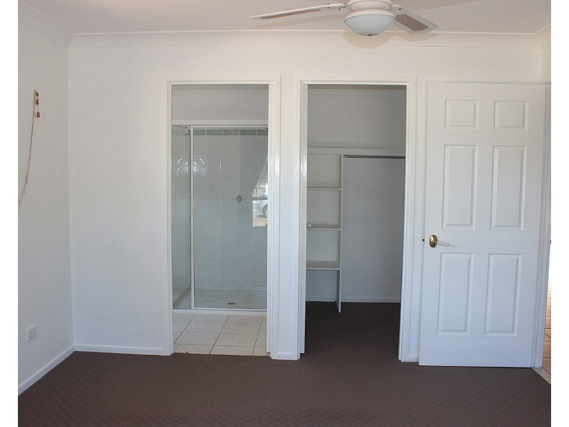 33 WYNDHAM AVENUE, Boyne Island QLD 4680