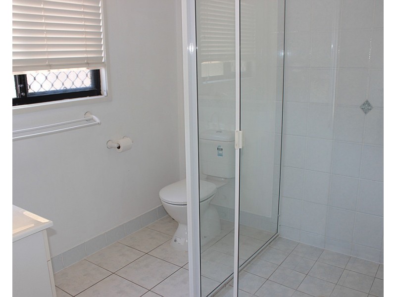 33 WYNDHAM AVENUE, Boyne Island QLD 4680