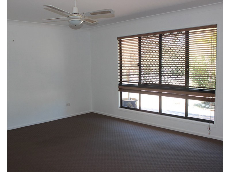 33 WYNDHAM AVENUE, Boyne Island QLD 4680