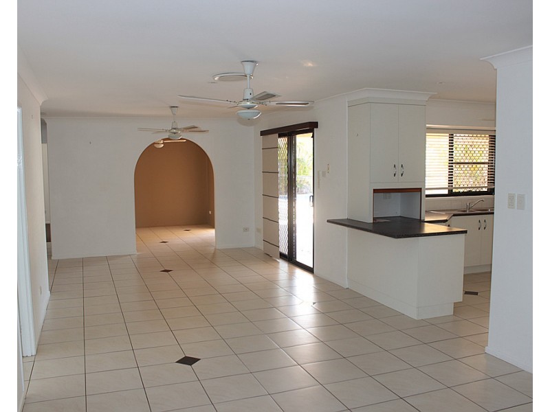 33 WYNDHAM AVENUE, Boyne Island QLD 4680