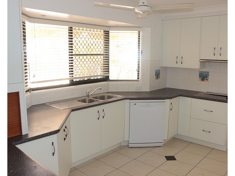 33 WYNDHAM AVENUE, Boyne Island QLD 4680
