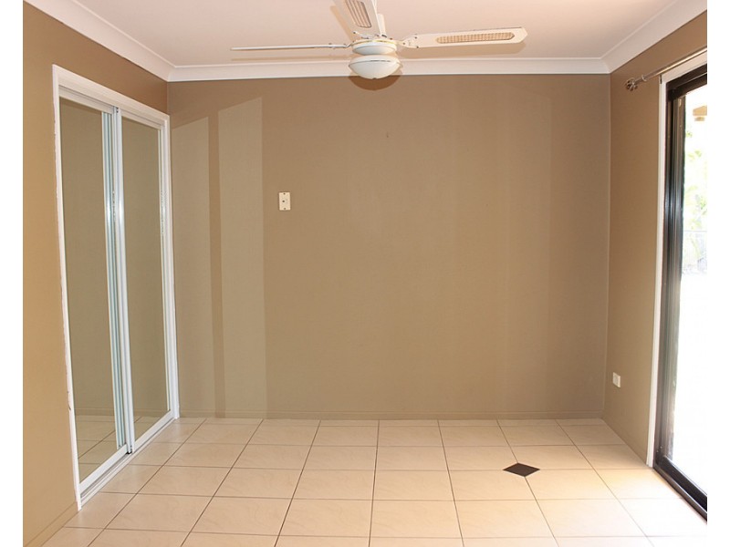 33 WYNDHAM AVENUE, Boyne Island QLD 4680