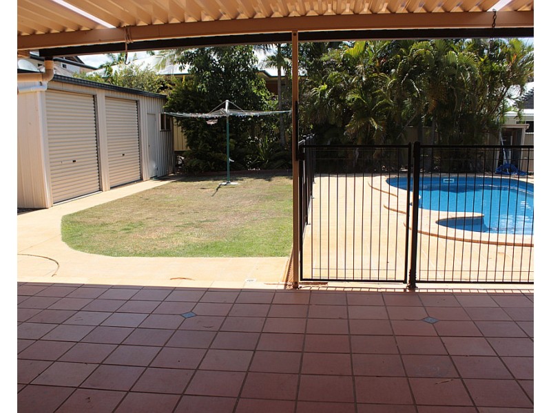 33 WYNDHAM AVENUE, Boyne Island QLD 4680