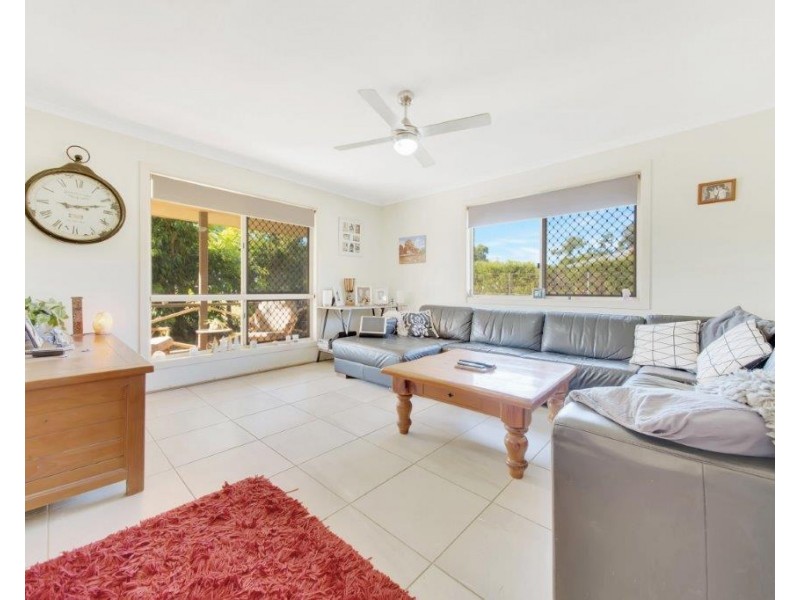 8 SILVERTON DRIVE, Tannum Sands QLD 4680