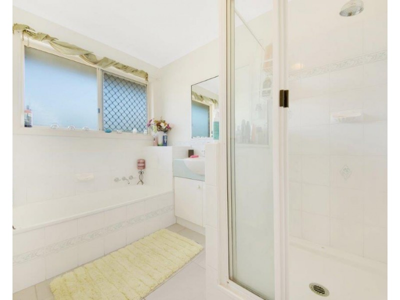 8 SILVERTON DRIVE, Tannum Sands QLD 4680