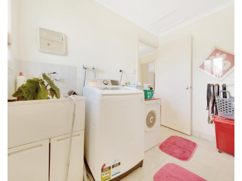 8 SILVERTON DRIVE, Tannum Sands QLD 4680