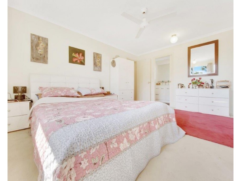 8 SILVERTON DRIVE, Tannum Sands QLD 4680