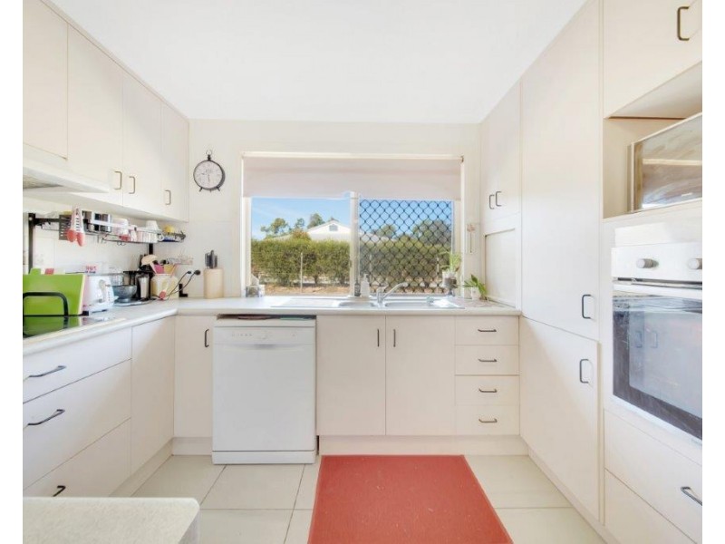 8 SILVERTON DRIVE, Tannum Sands QLD 4680